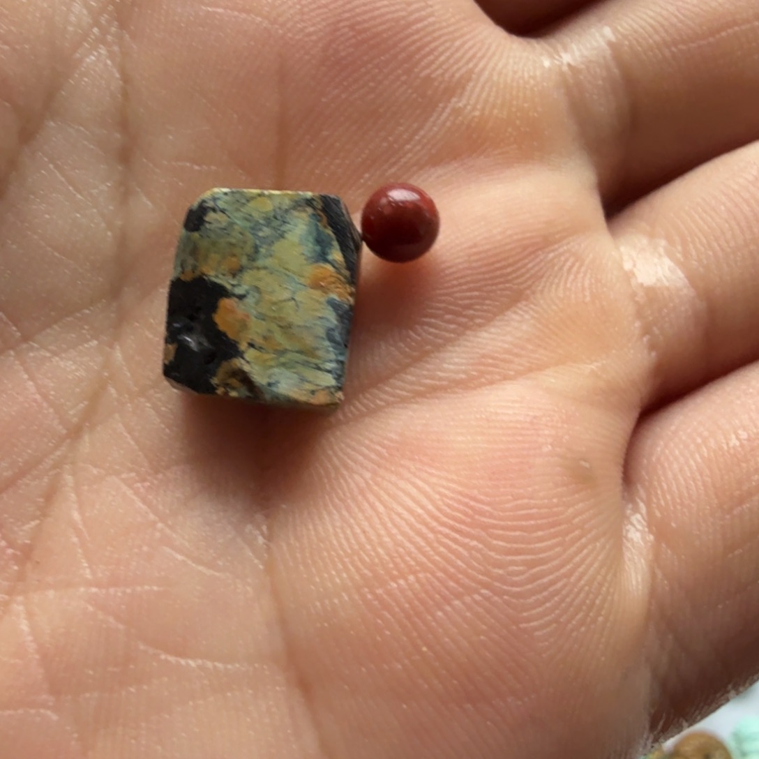 南红玛瑙未镶嵌珠宝奇石