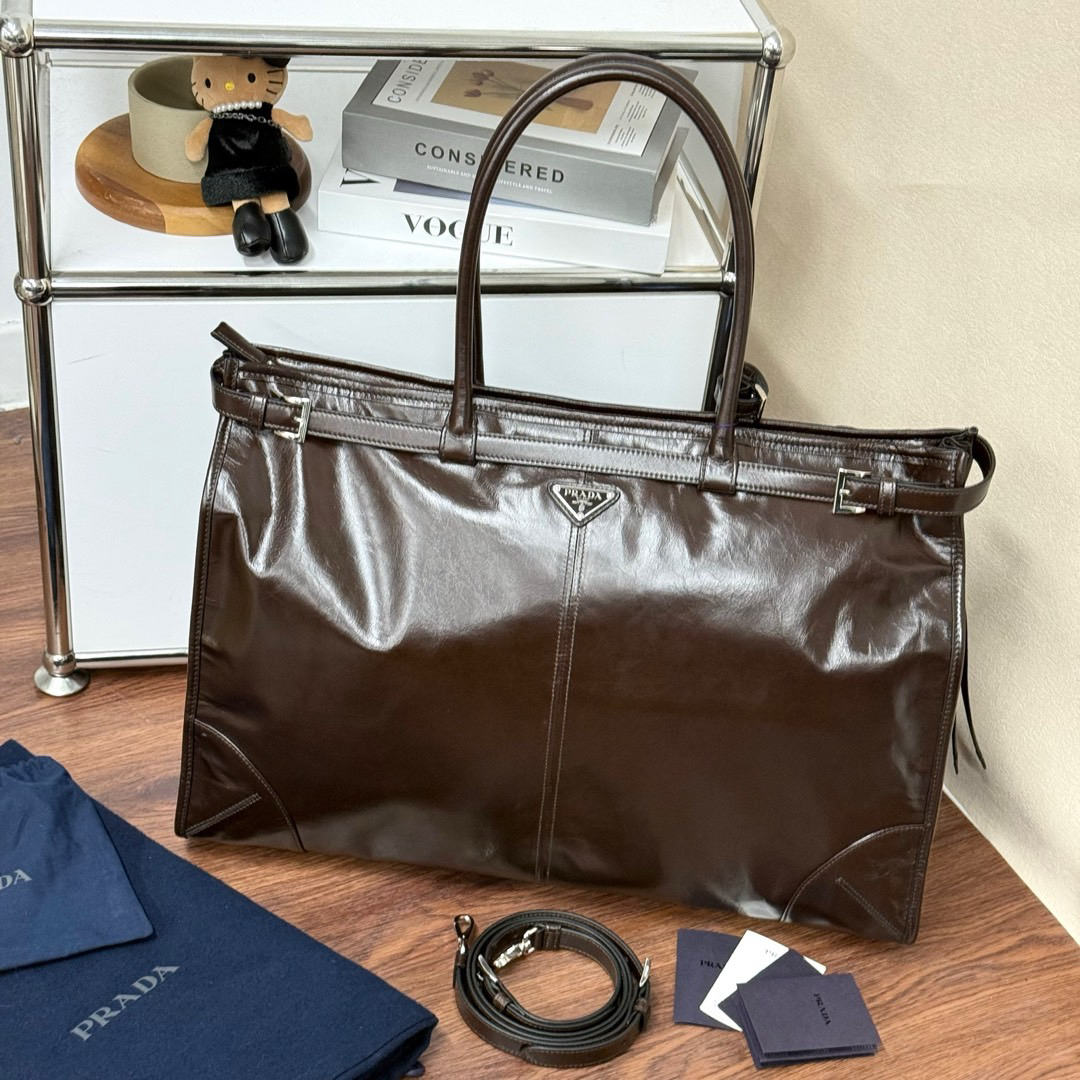 95新 Prada/普拉达 Parda 棕色 油蜡皮 softlux大号/610474103