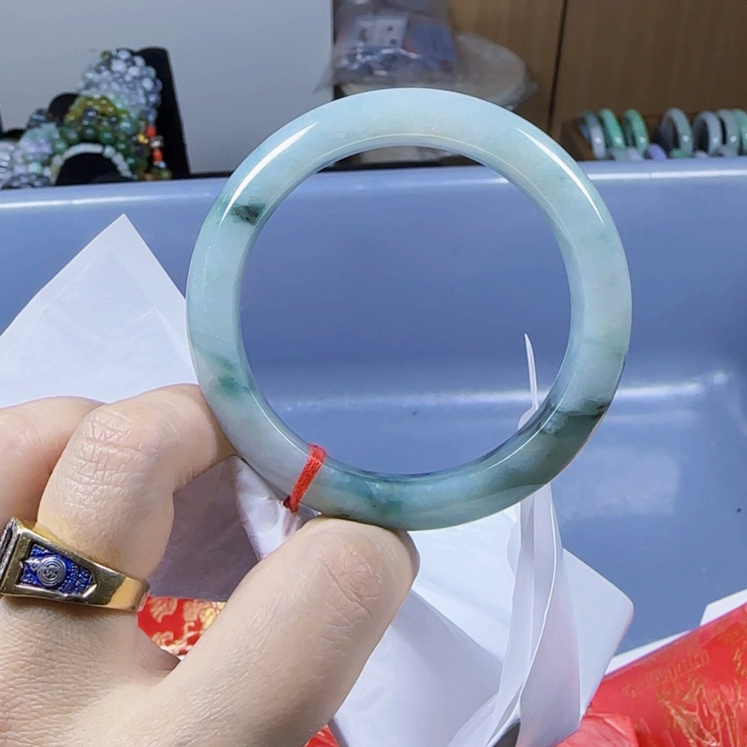 翡翠手镯未镶嵌浅色微瑕莫奈花园