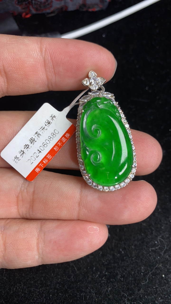 天然A货绿如意吊坠