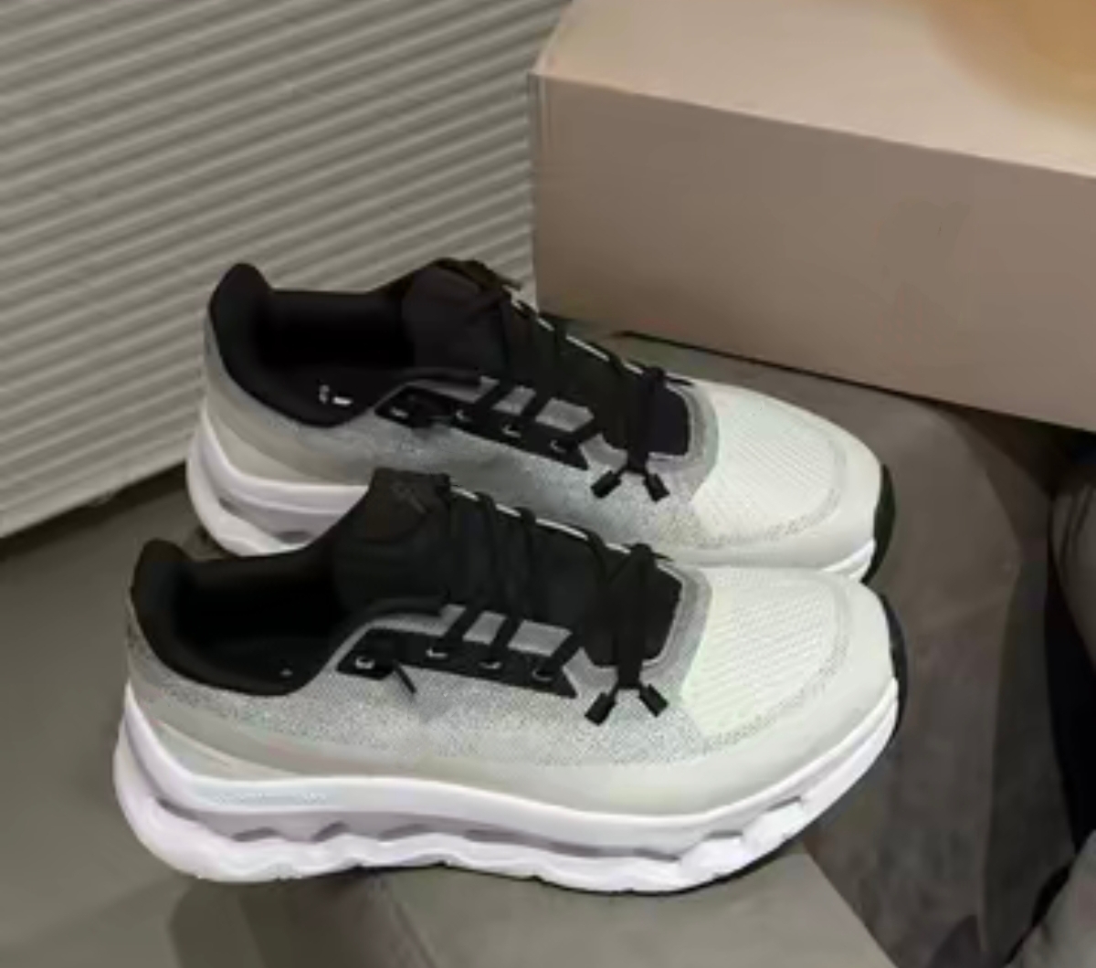 短跑抗冲击透气支撑防滑跑步鞋 鞋子轻便网面休闲跑鞋