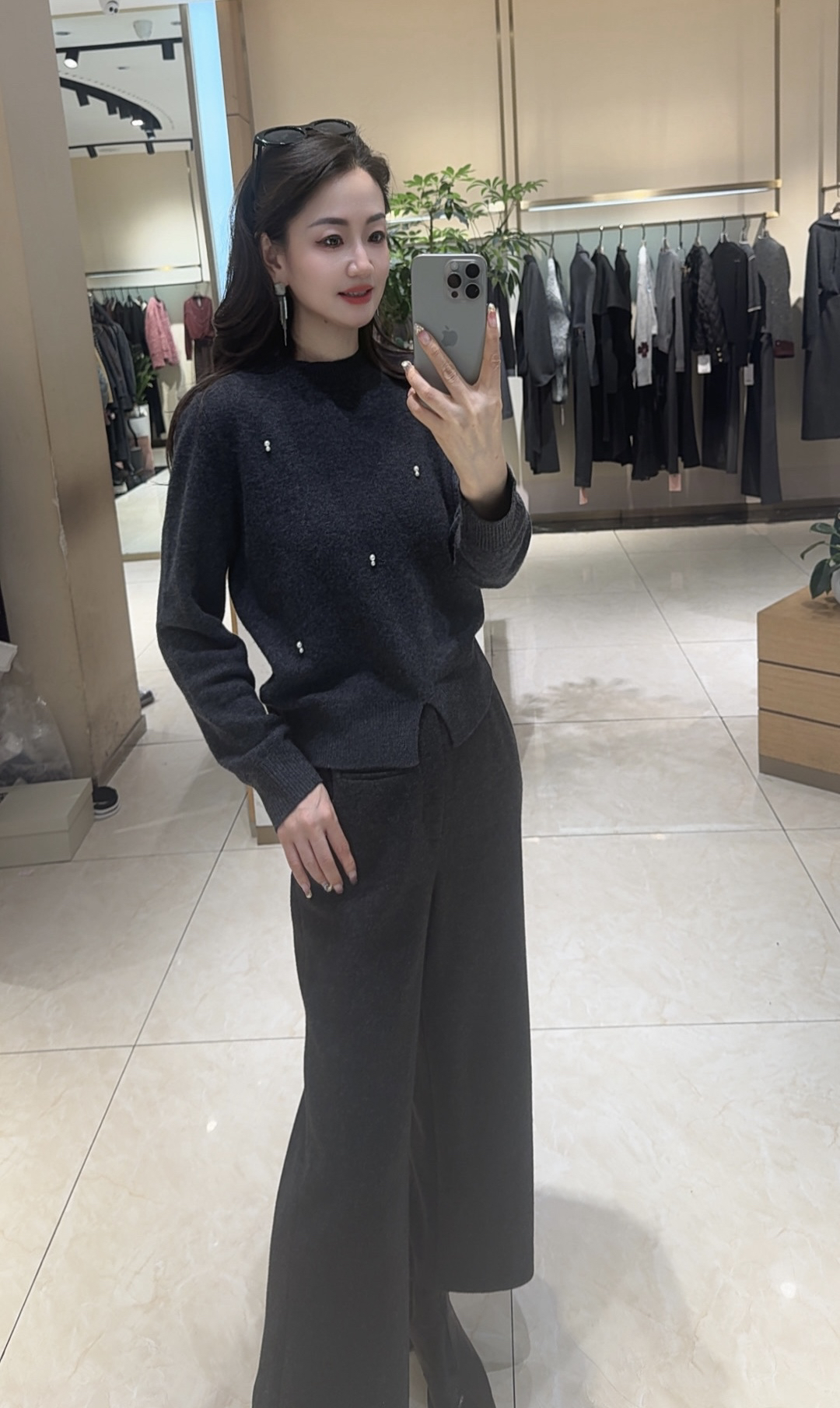 25413483【高斯雪岚】新款手工钉珠减龄毛衣