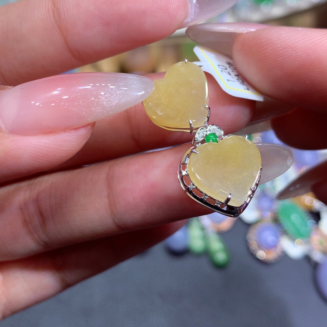 翡翠吊坠(赠链)18K金镶嵌