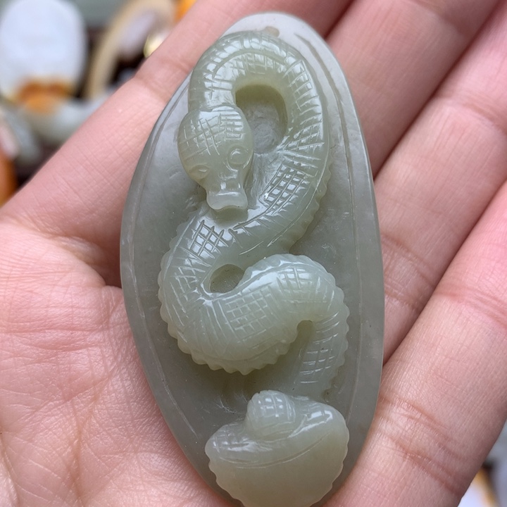 和田玉未镶嵌颈饰