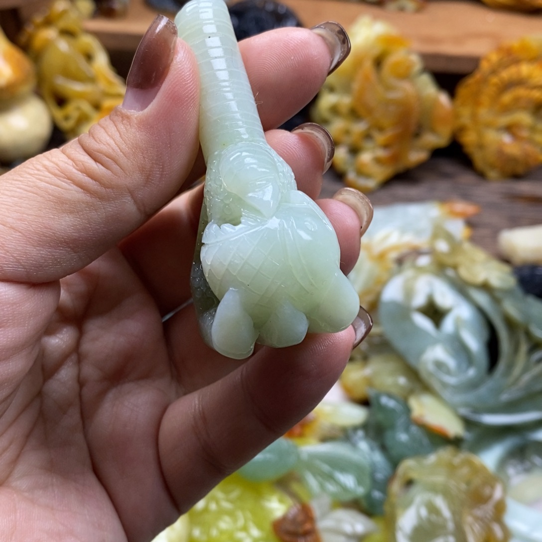 蛇纹石玉未镶嵌吊坠(赠链)