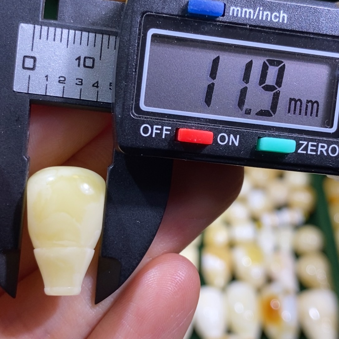 蜜蜡未镶嵌裸石配饰