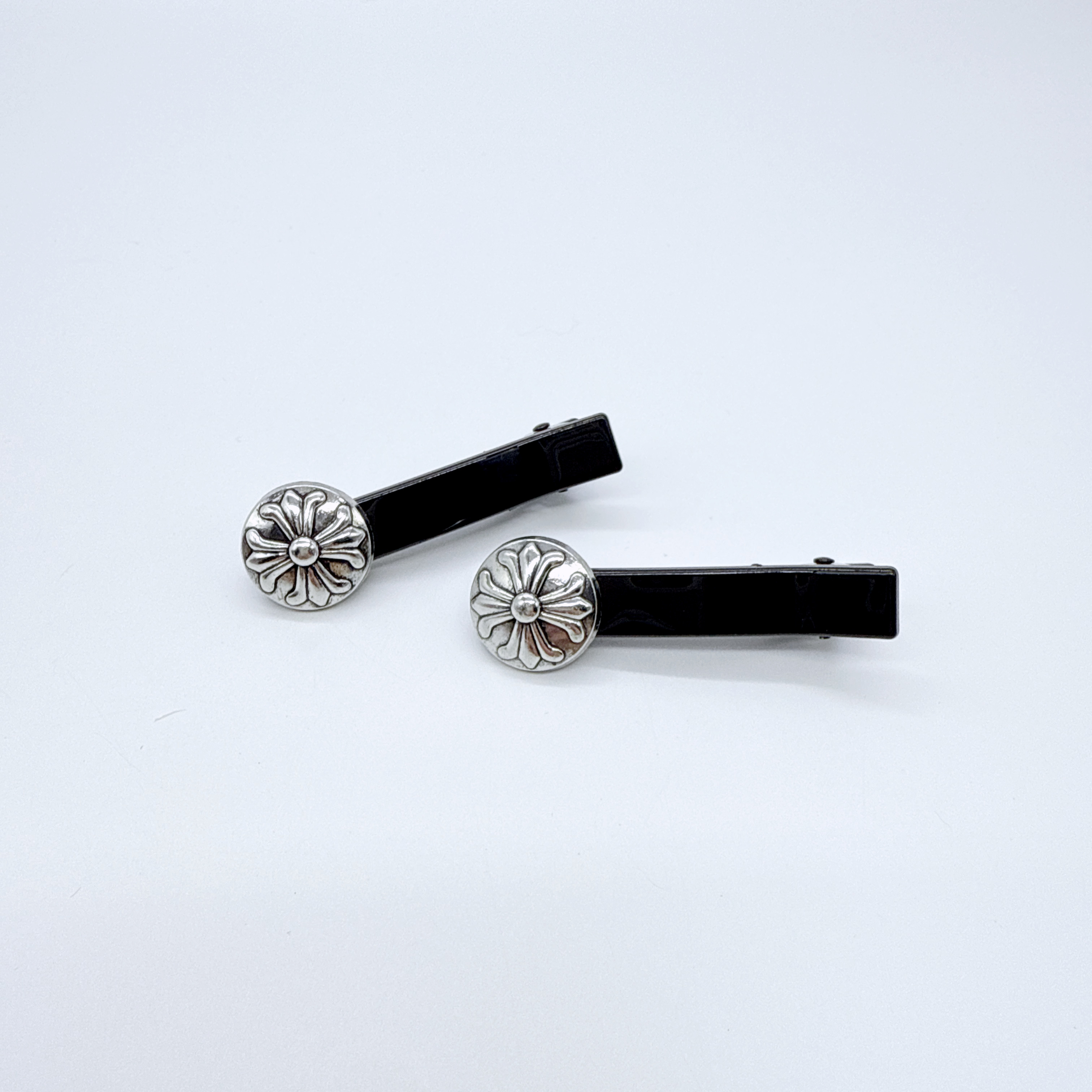 Mi33 十字纽扣一字鸭嘴夹 Y48056D2-4