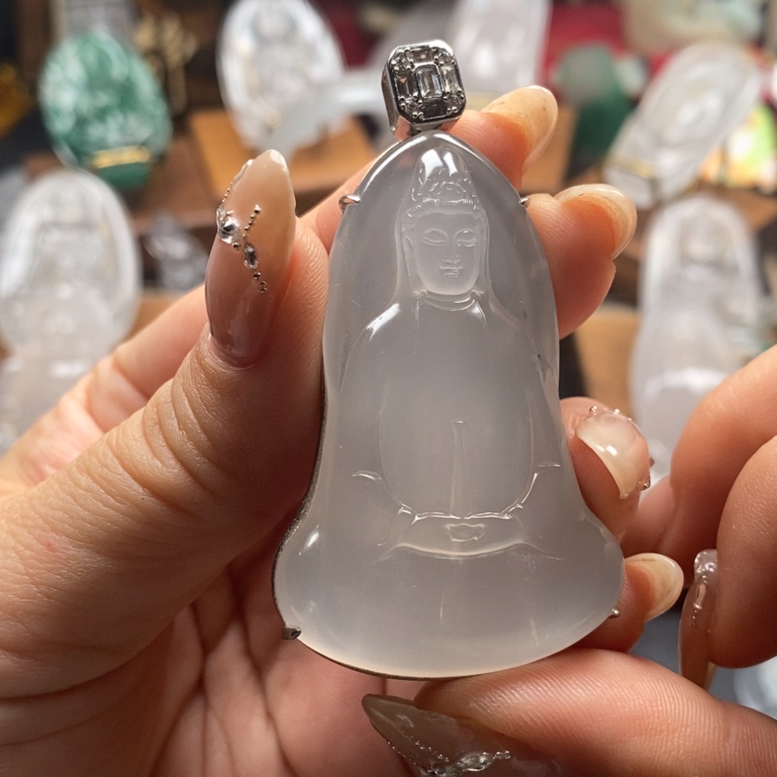 石英质玉未镶嵌颈饰?*面