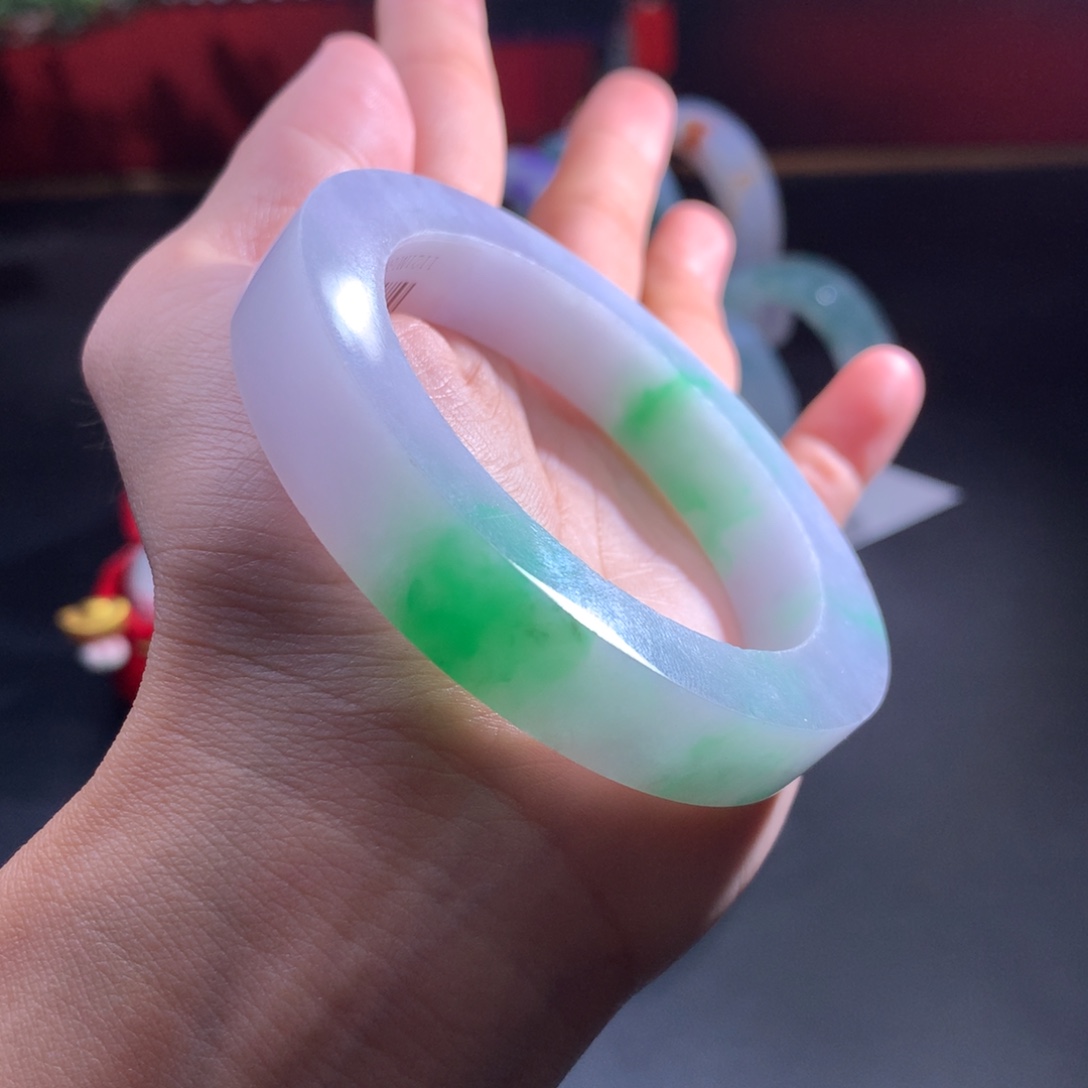 定制翡翠未镶嵌翡翠手镯