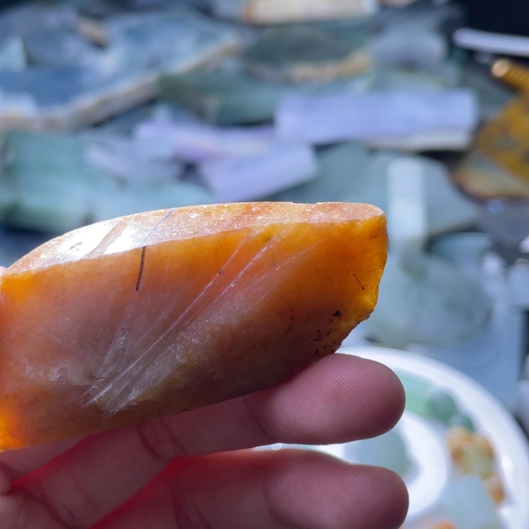 未镶嵌定制翡翠时**待翡翠定制