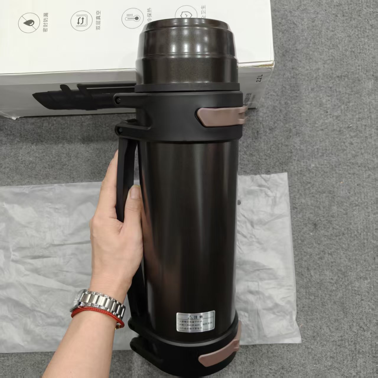 2.2L  真空保温旅行壶