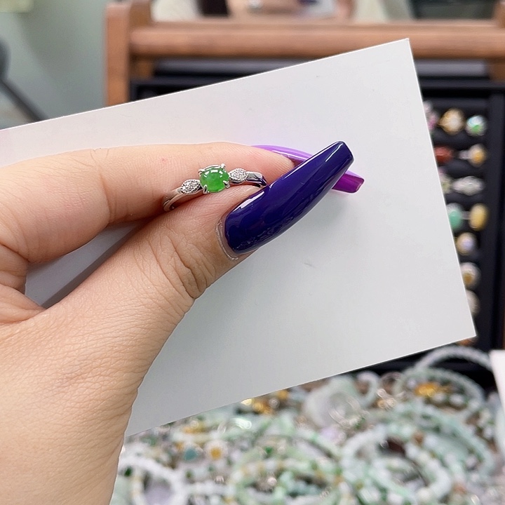 翡翠手镯未镶嵌天然翡翠A货