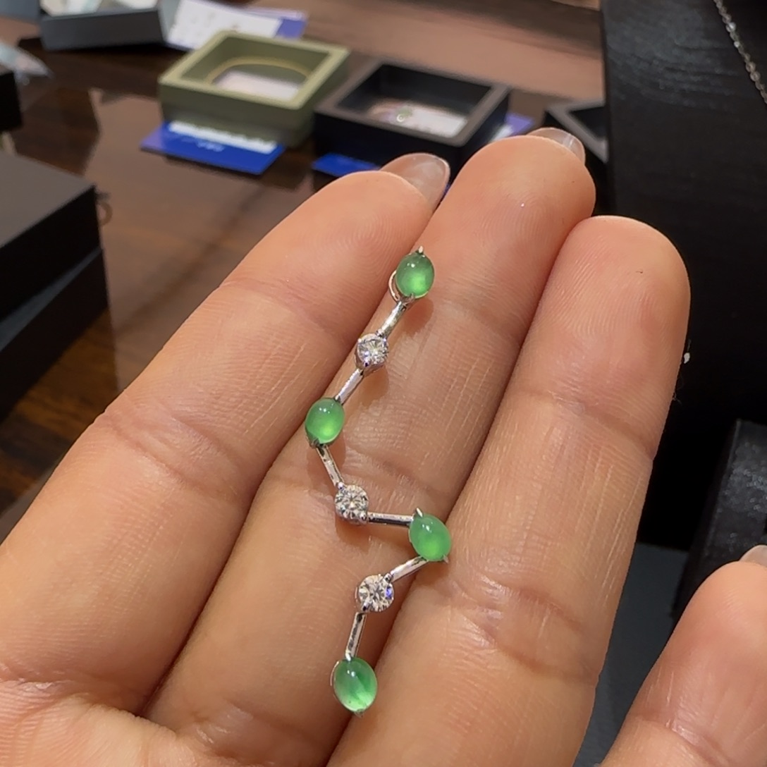 翡翠颈饰18K金镶嵌L蛋面