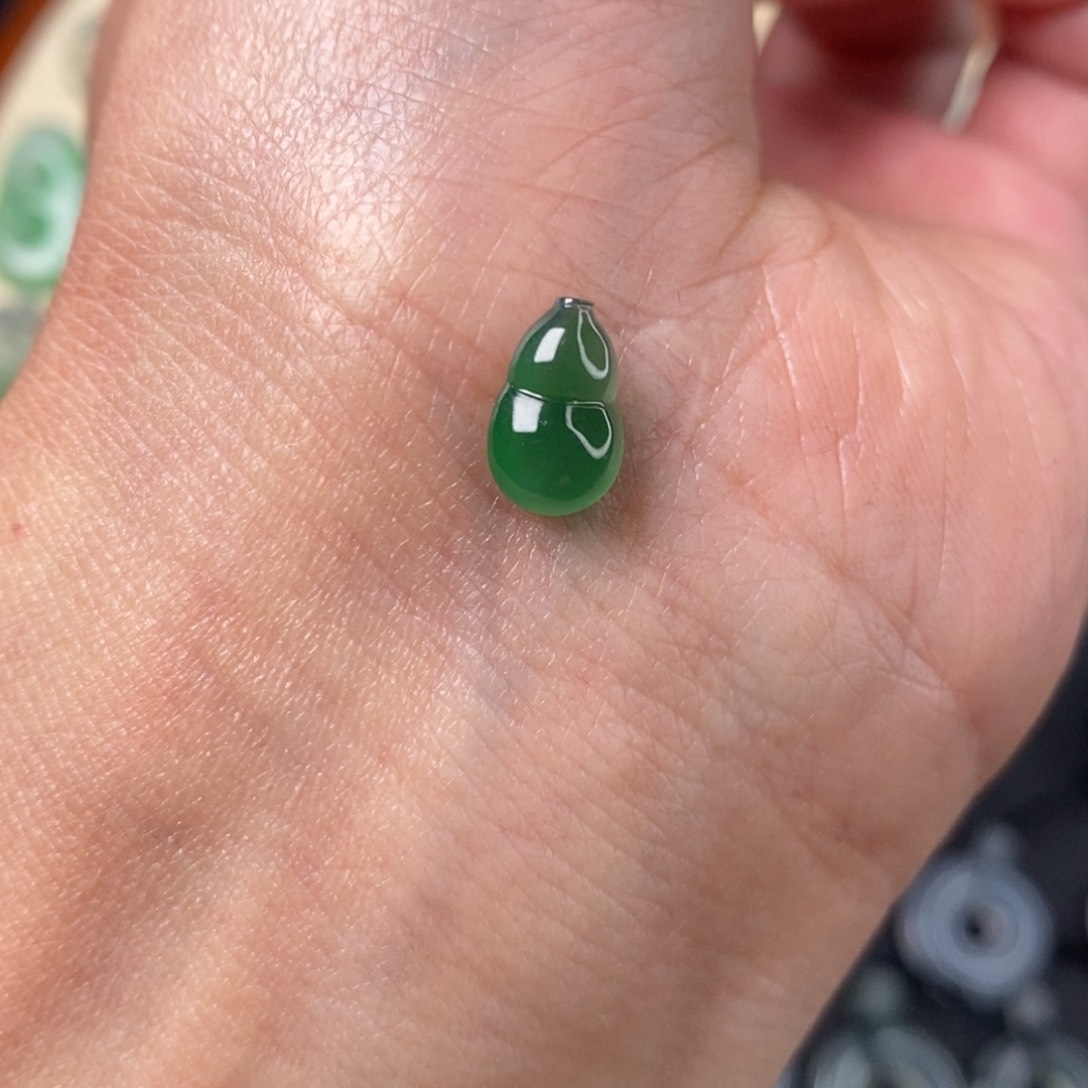 定制翡翠未镶嵌绿葫芦