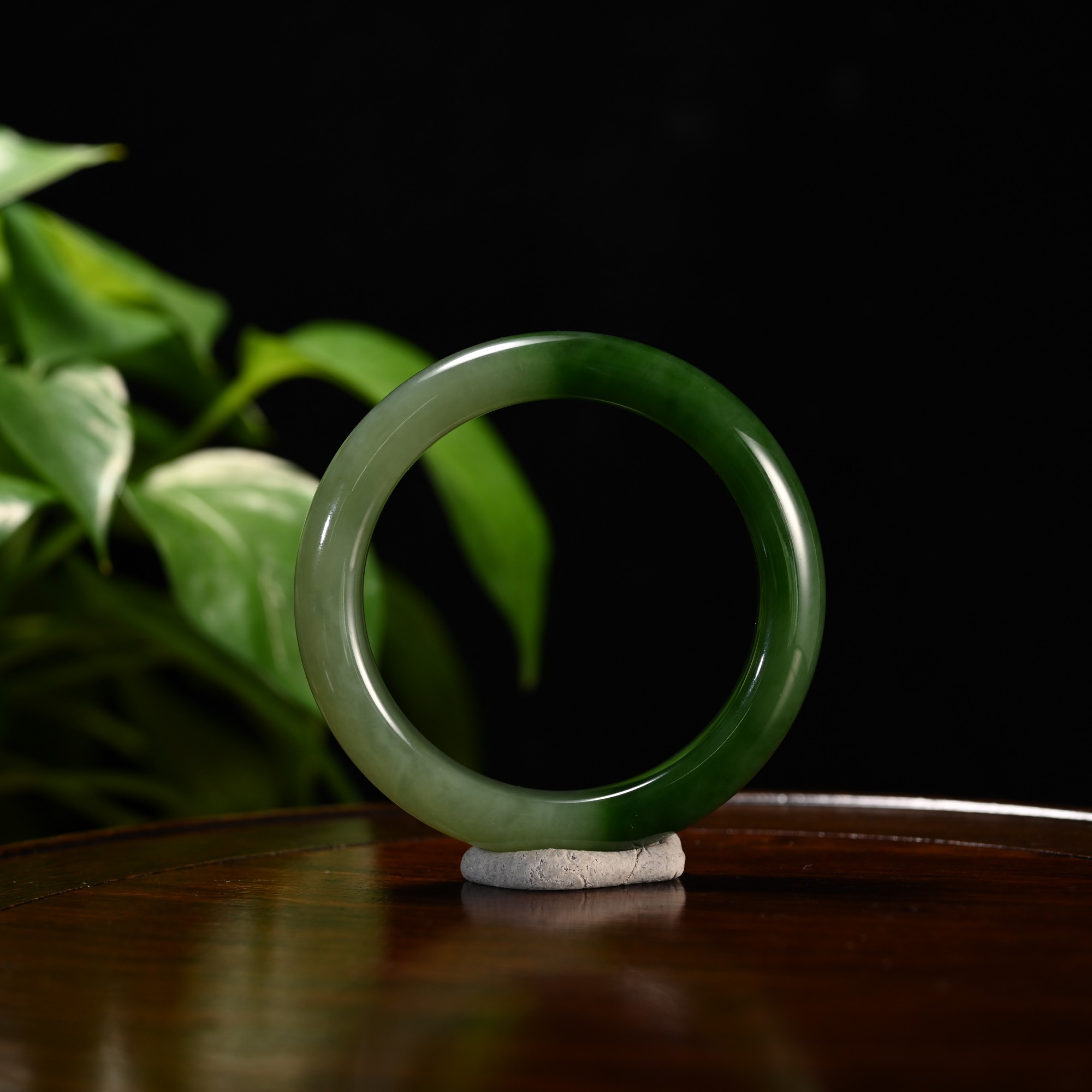 Lot8846 25YU107068和田玉碧玉手镯/匡时