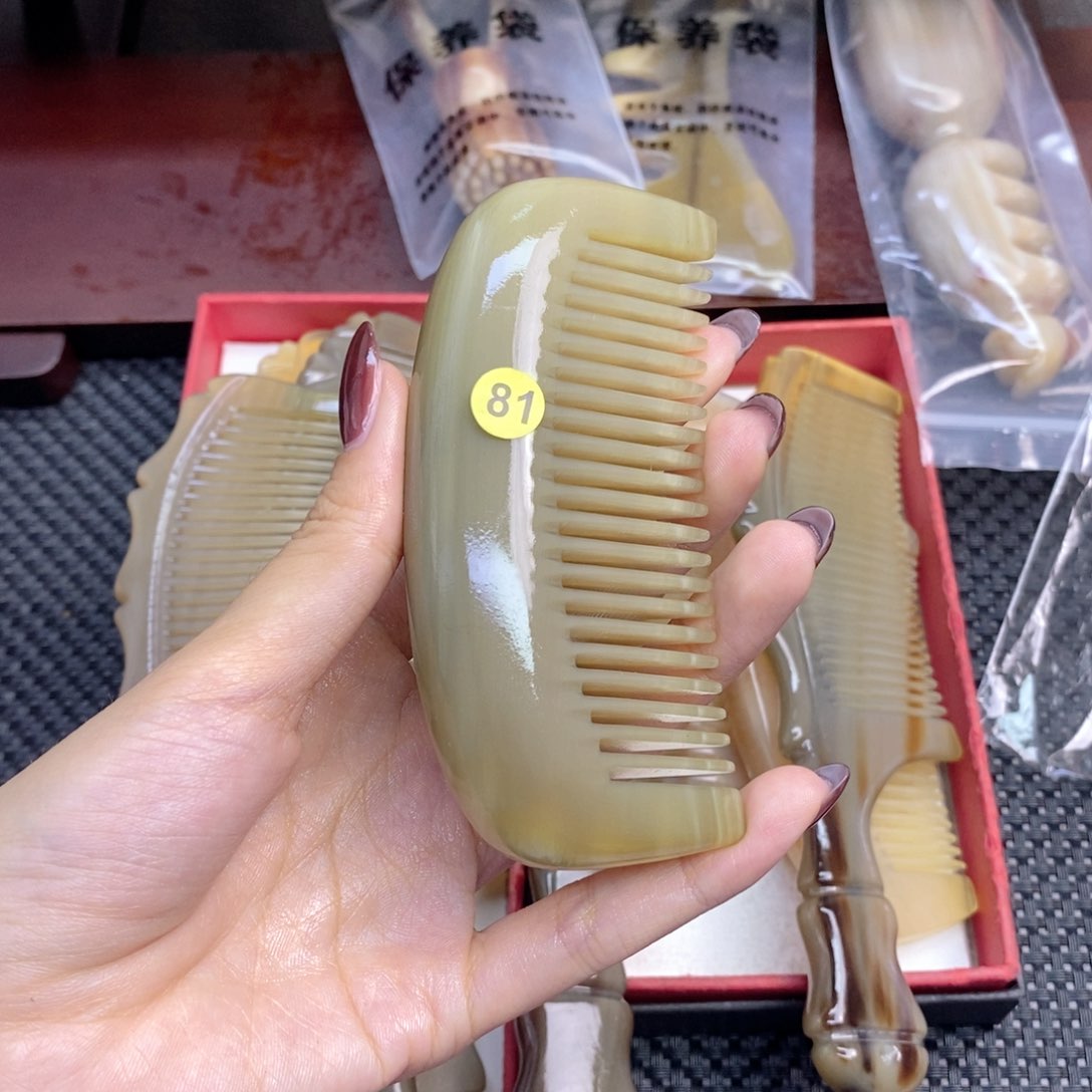 纯手工制作纯牛角梳子一**?