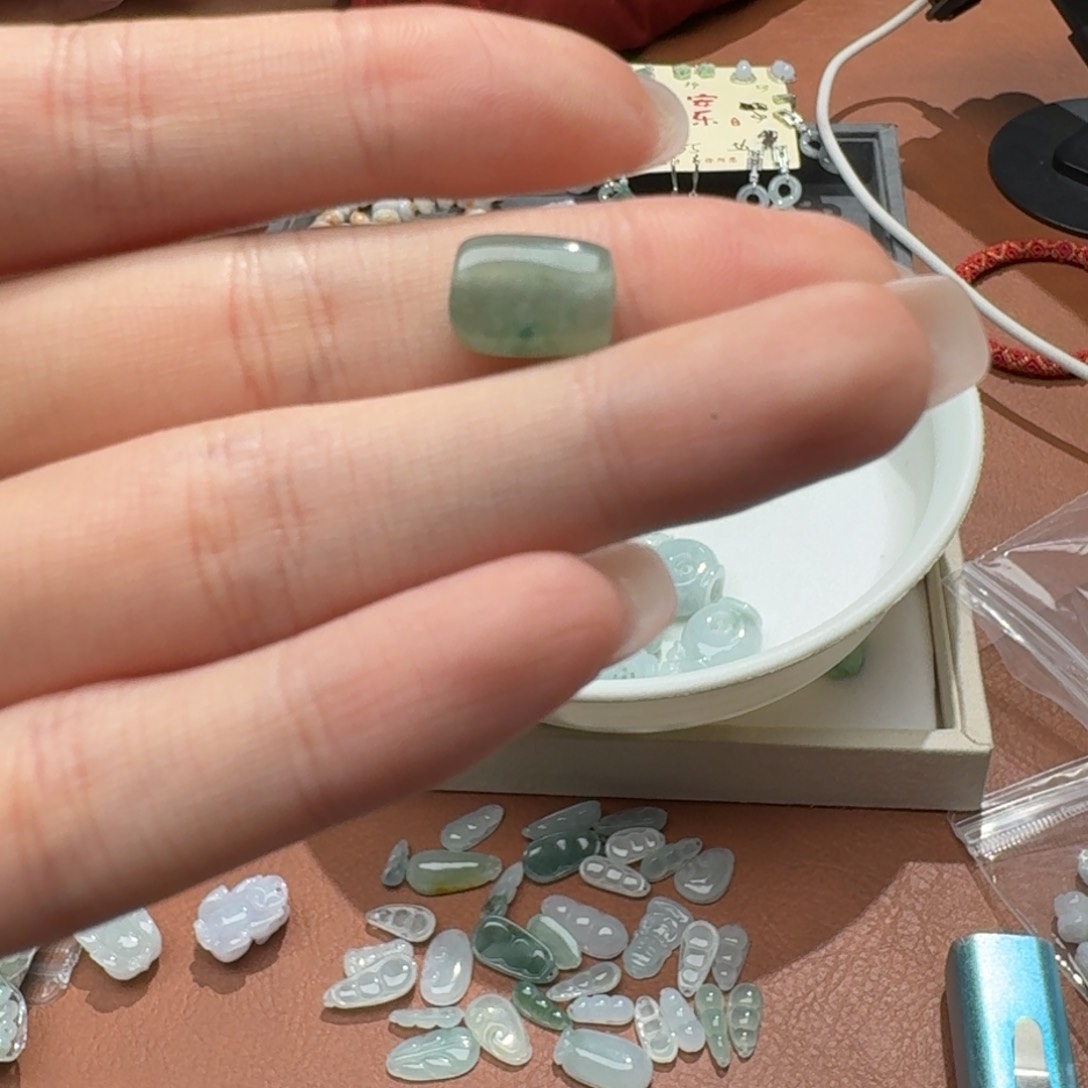 未镶嵌挂件翡翠娜*?