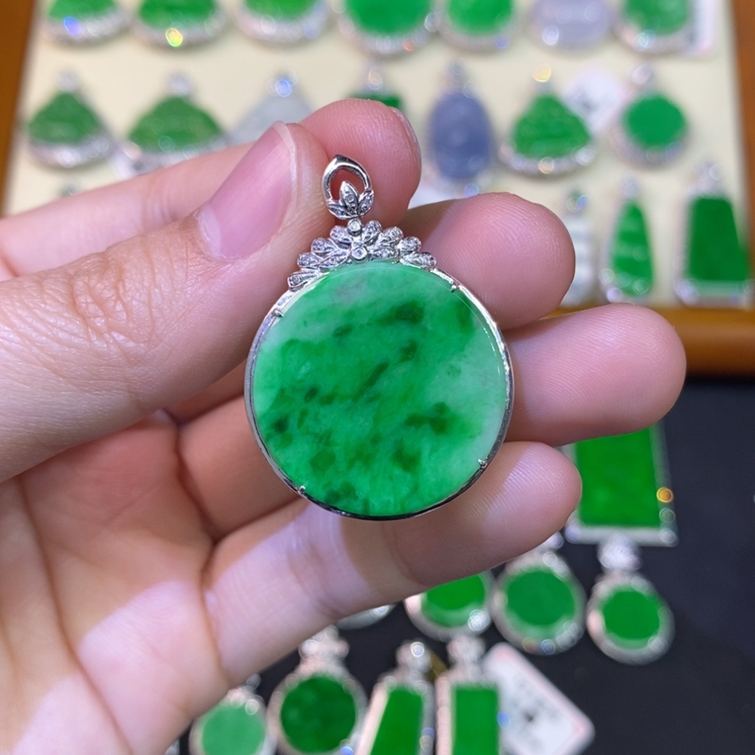 翡翠吊坠(不含链)18K金镶嵌