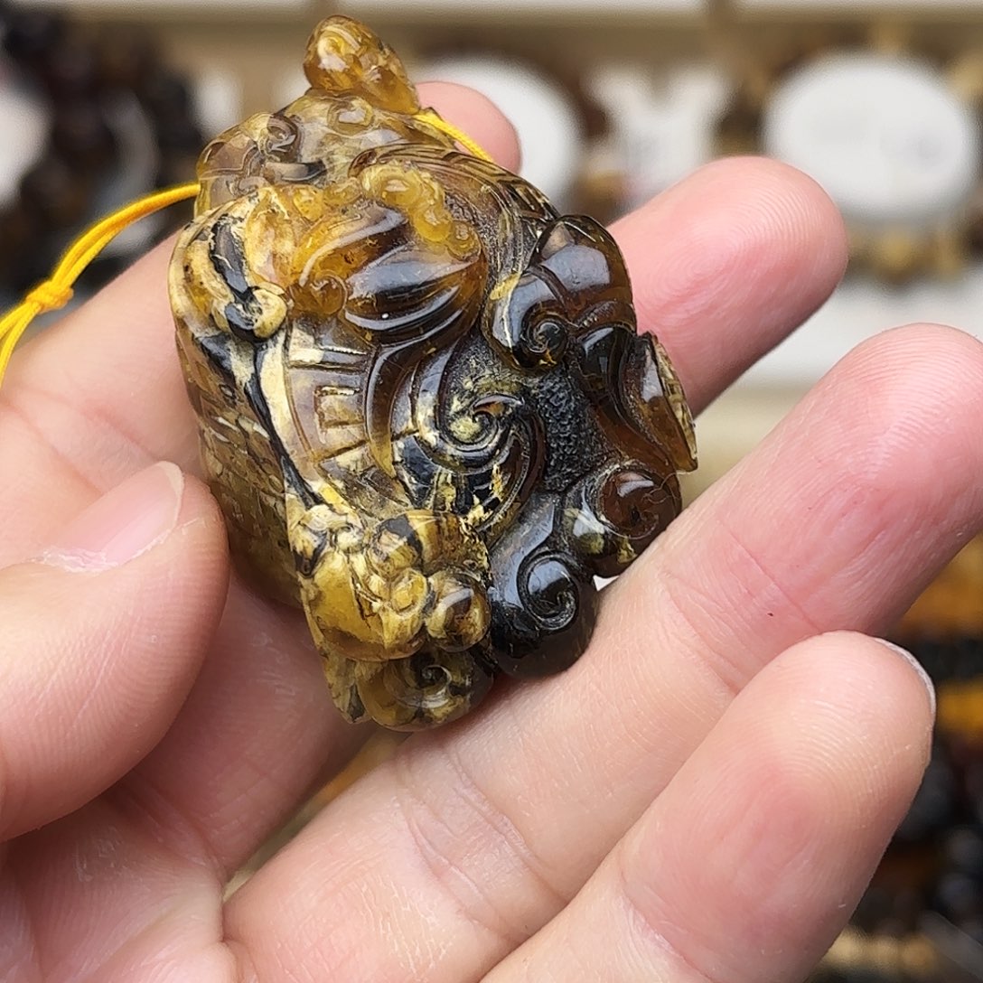 静***观琥珀未镶嵌裸石大