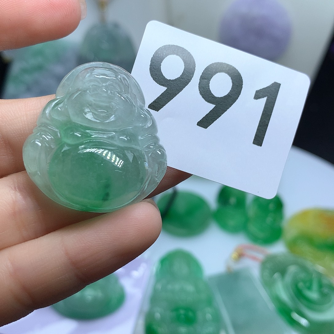 翡翠吊坠(赠链)未镶嵌