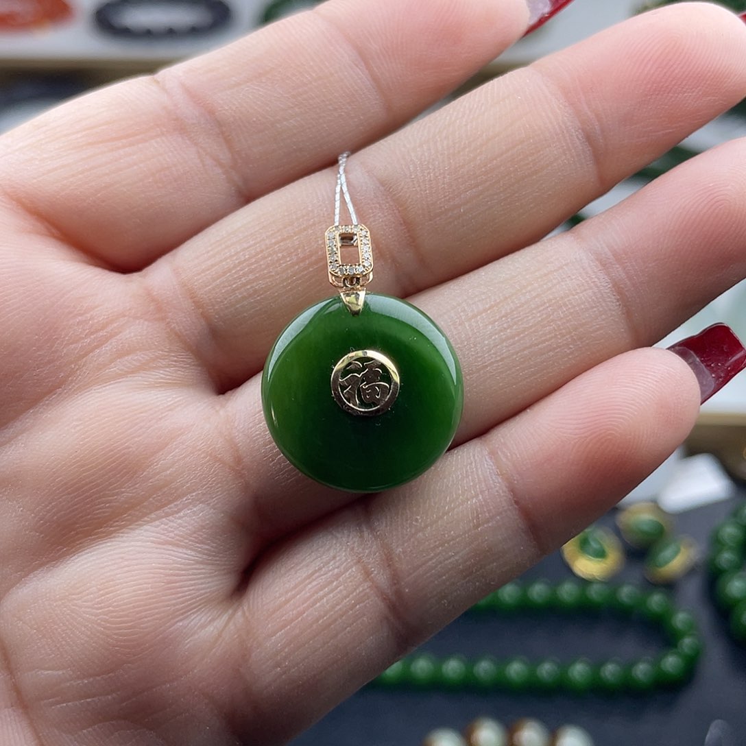 和田玉（碧玉）颈饰18K金镶嵌