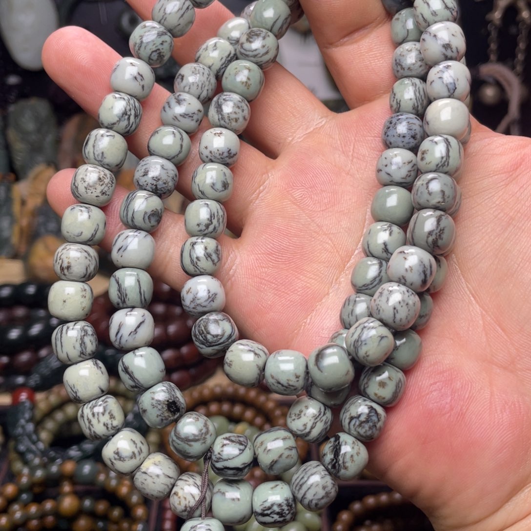 透闪石质玉未镶嵌颈饰10×9