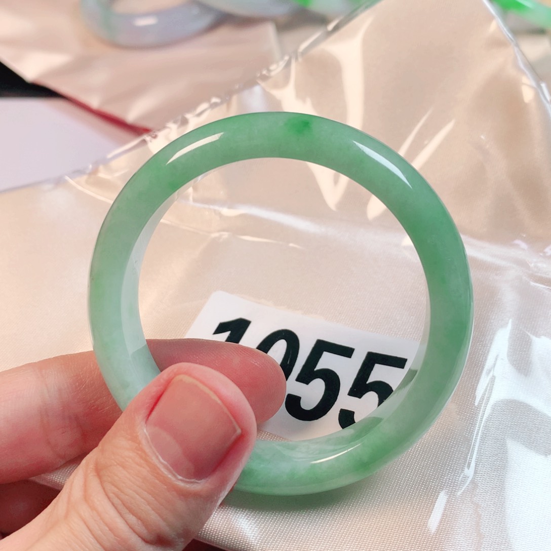 翡翠手镯未镶嵌翡翠手镯1055