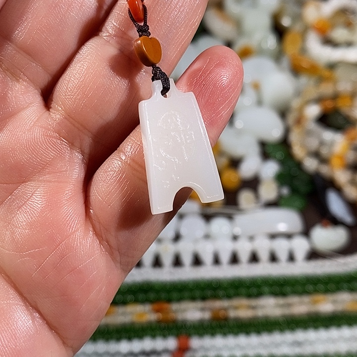 和田玉颈饰未镶嵌