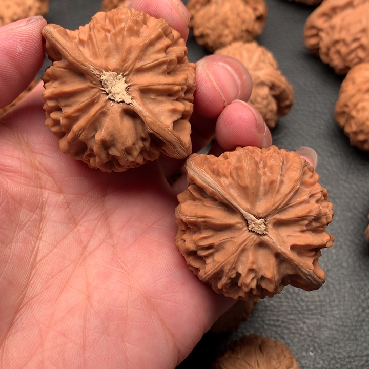 文玩核桃吊坠?****菜狮子头