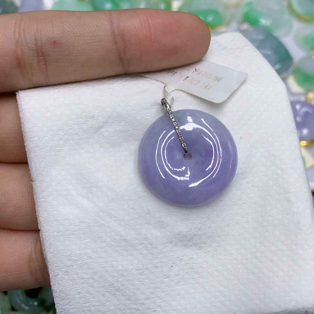 中***所翡翠18K金镶嵌颈饰翡翠