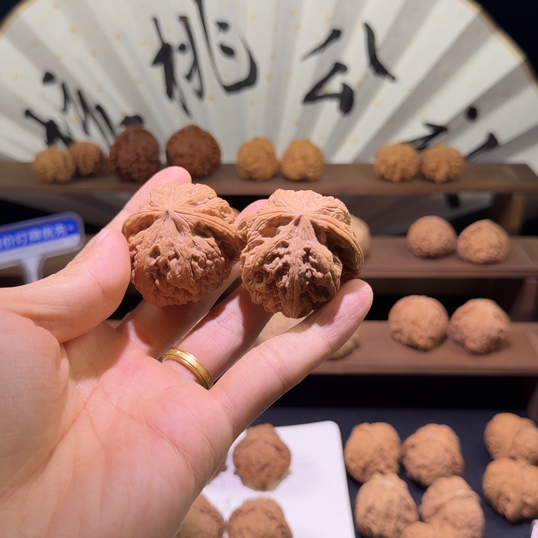 文玩核桃吊坠粗筋