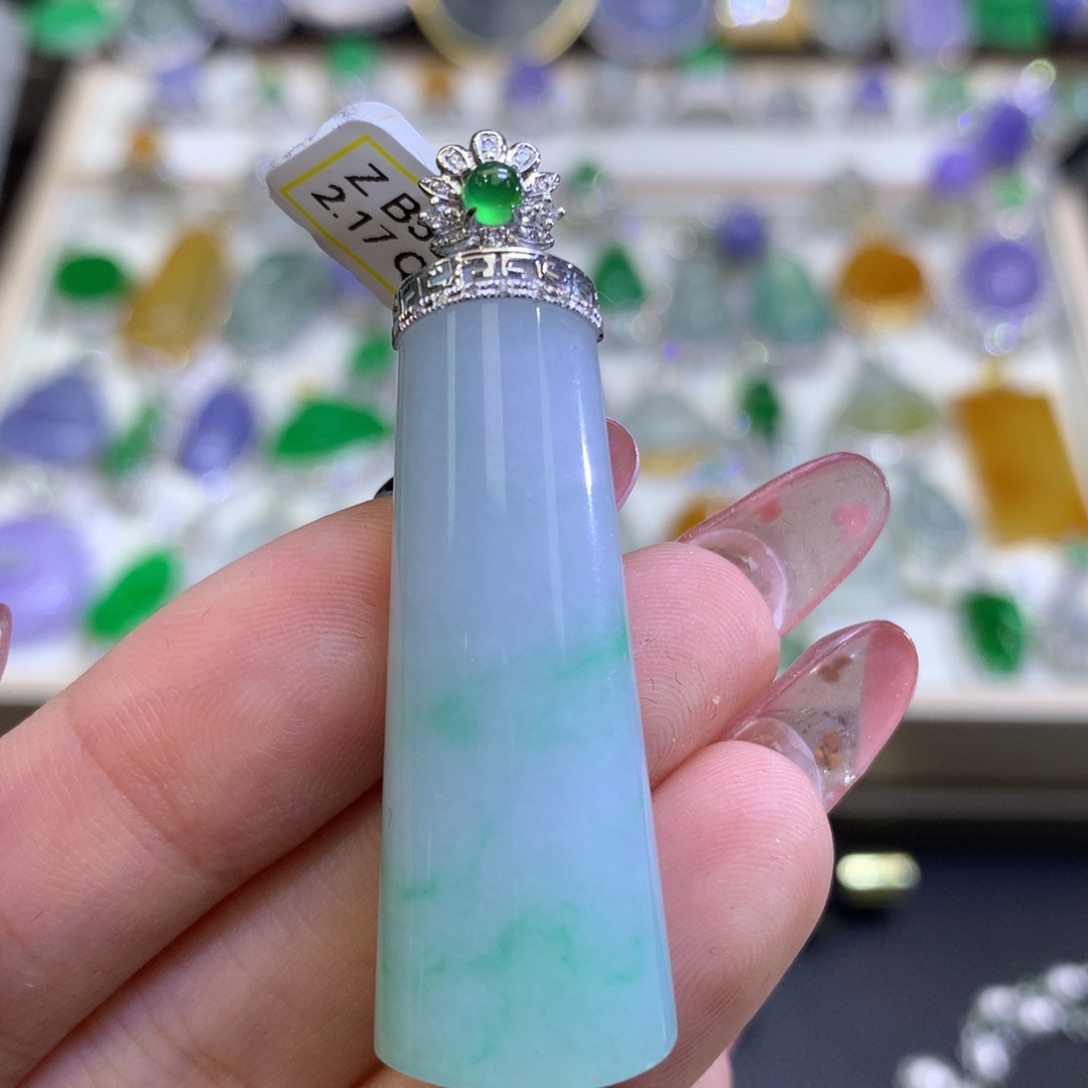 翡翠颈饰18K金镶嵌翡翠