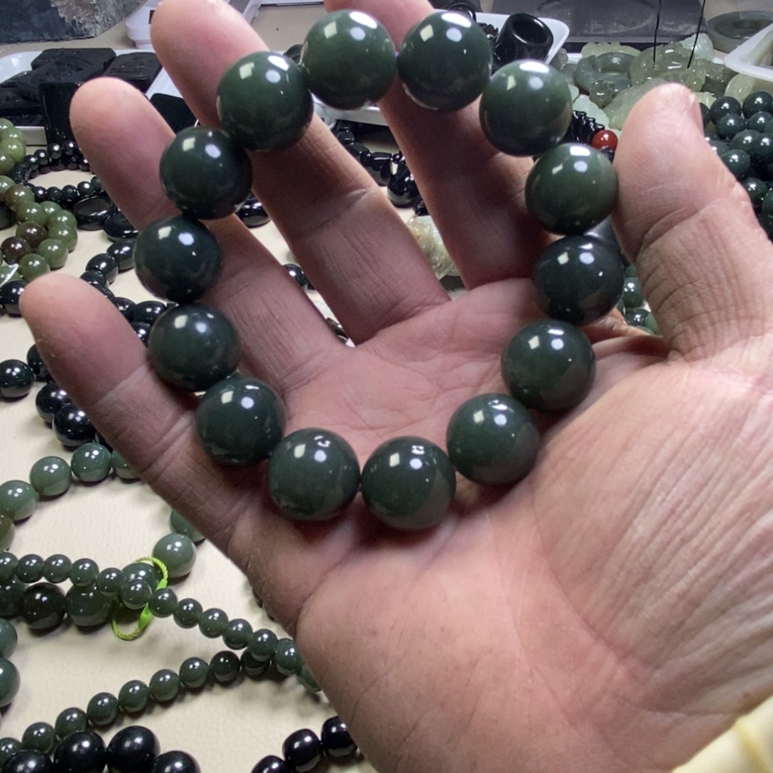 坚***持和田玉未镶嵌手链和田玉卡16