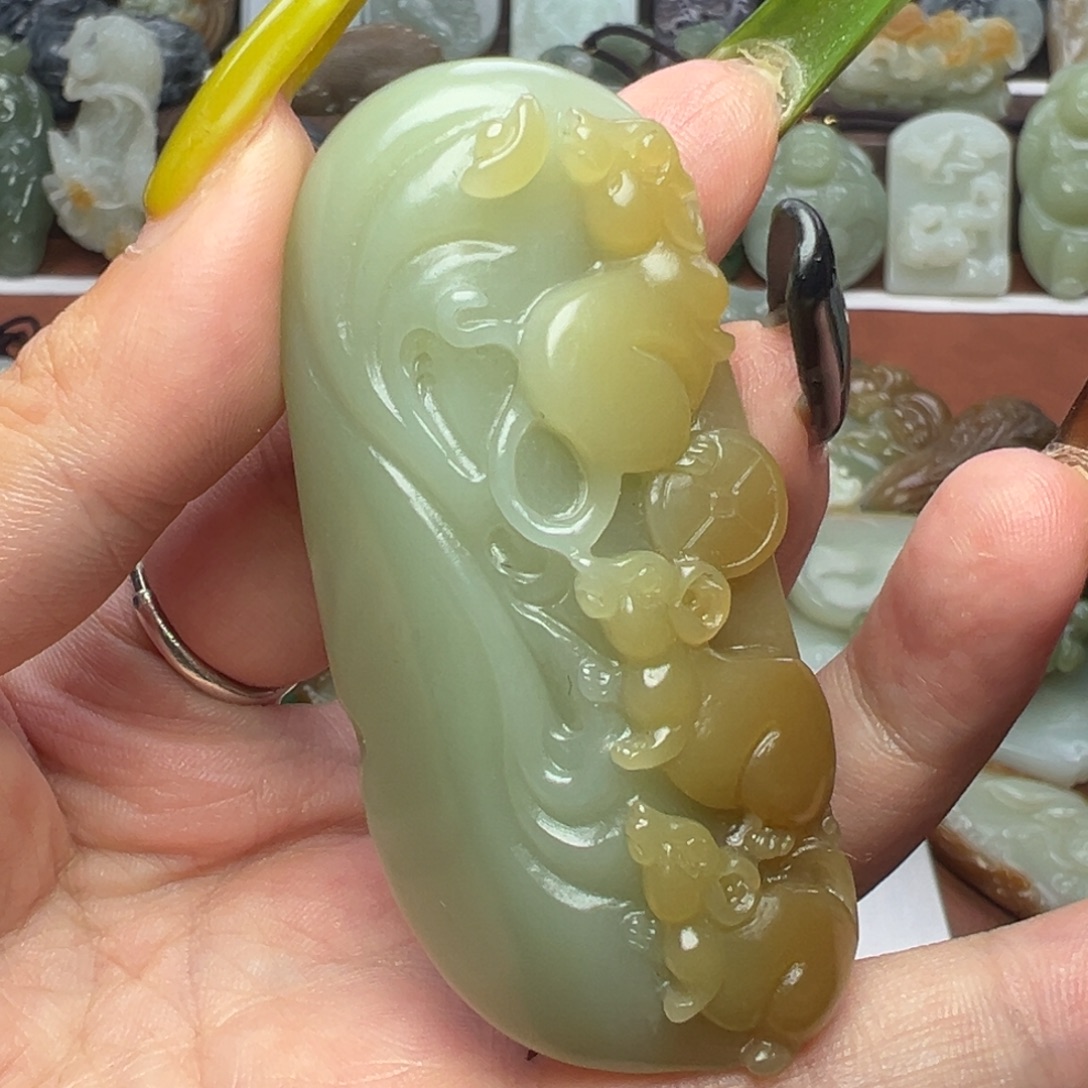 和田玉未镶嵌颈饰