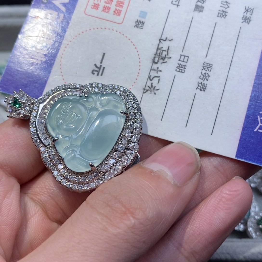 翡翠颈饰未镶嵌翡翠