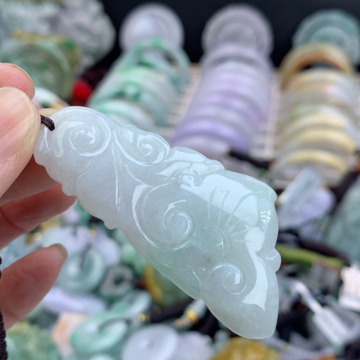 翡翠颈饰未镶嵌吊坠