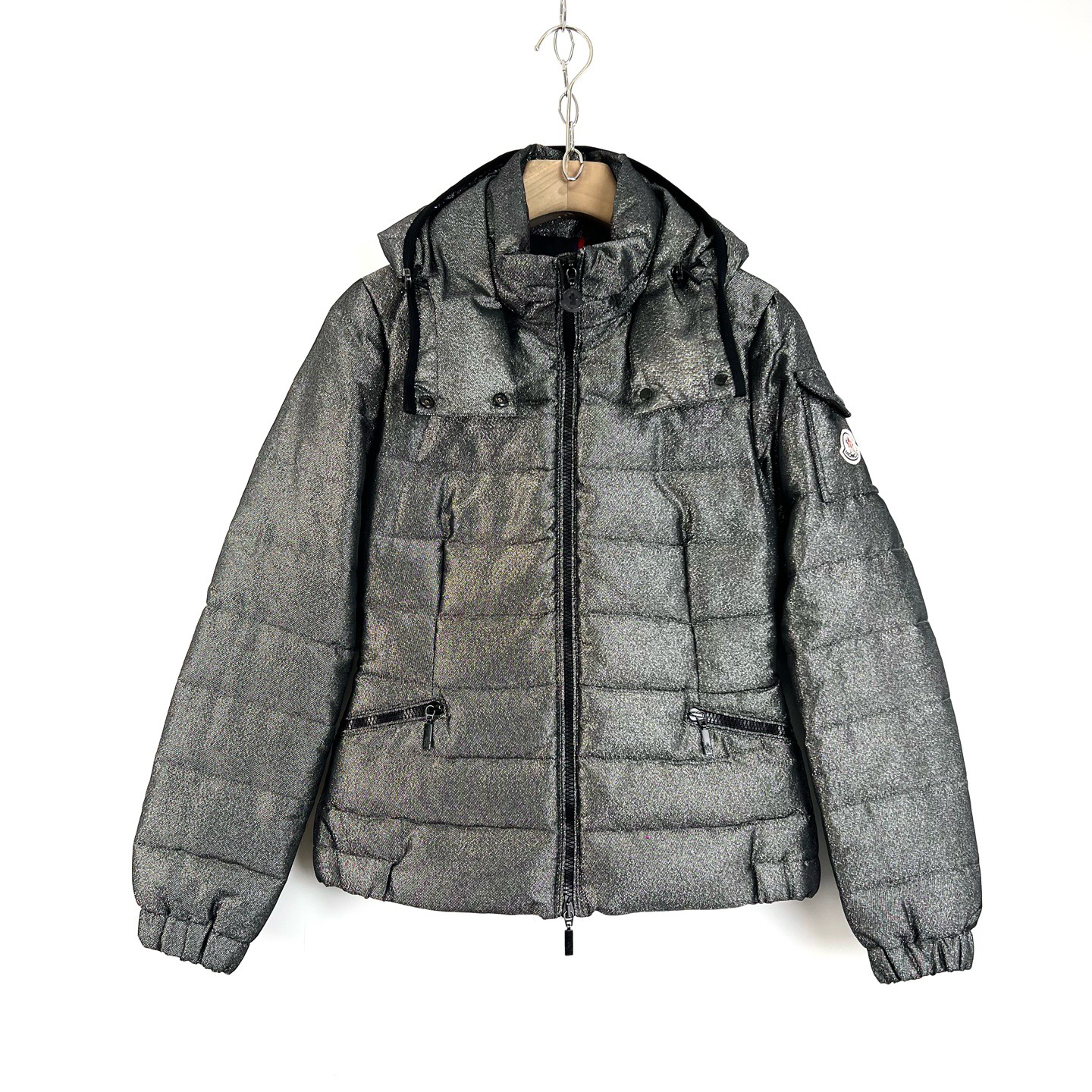 95新 MONCLER 0码/97新/蒙口银灰色短款收腰羽绒服/编码07700
