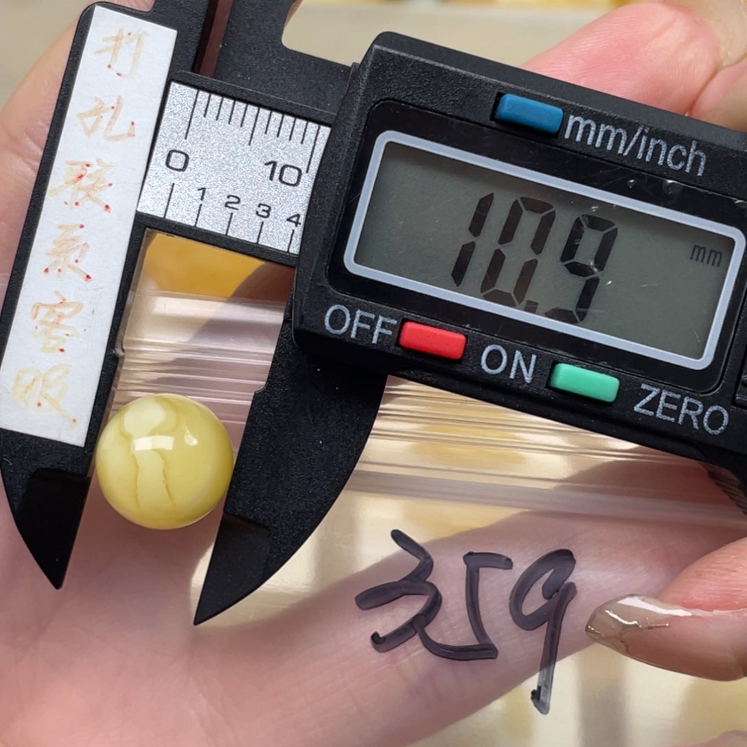 蜜蜡裸石未镶嵌圣****、蜜蜡