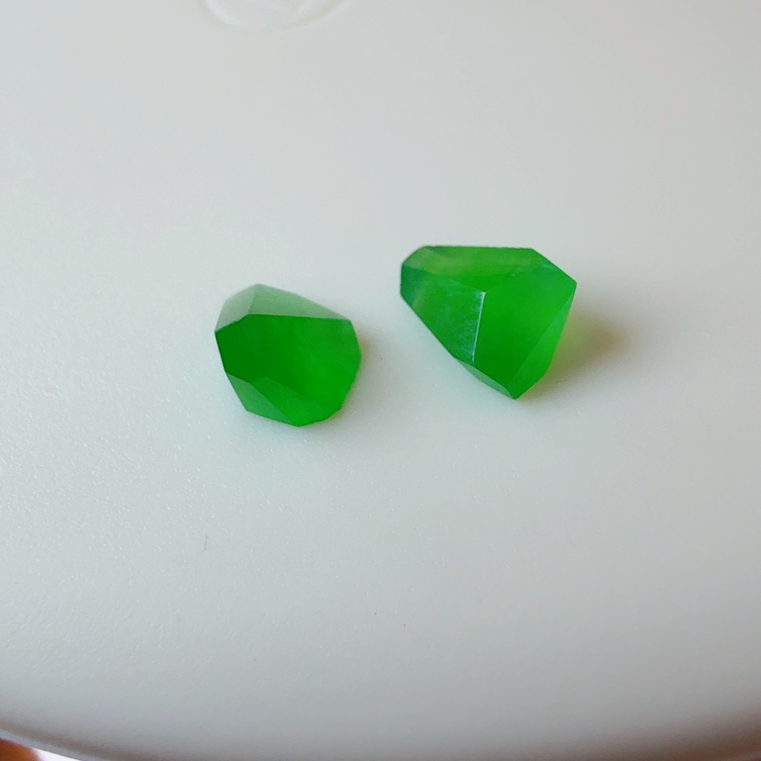 翡翠裸石冰阳绿随行一对