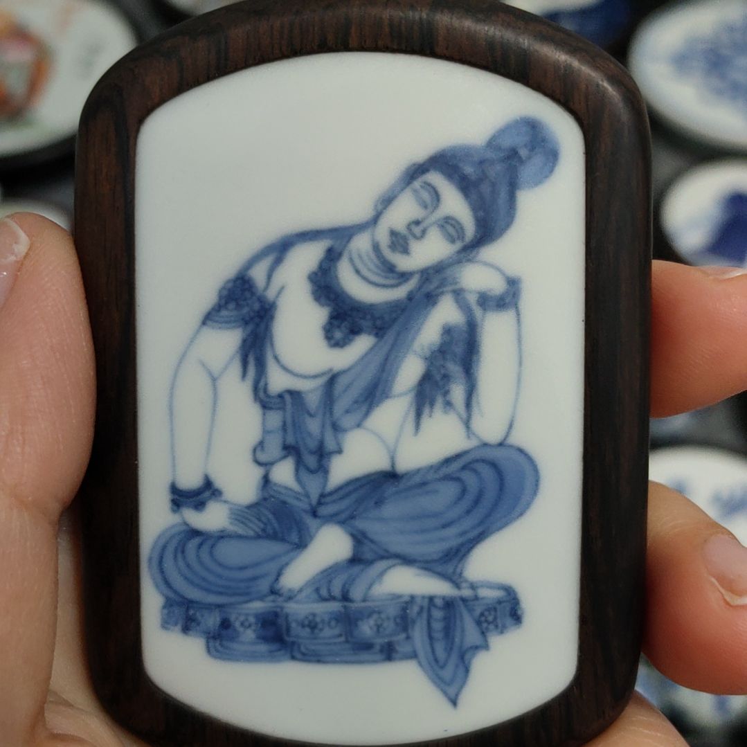 瓷片锦**鲤青花自在菩萨一个