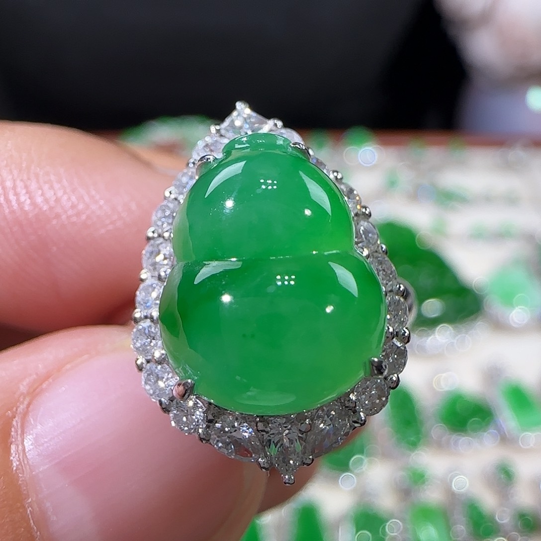 翡翠吊坠(不含链)18K金镶嵌