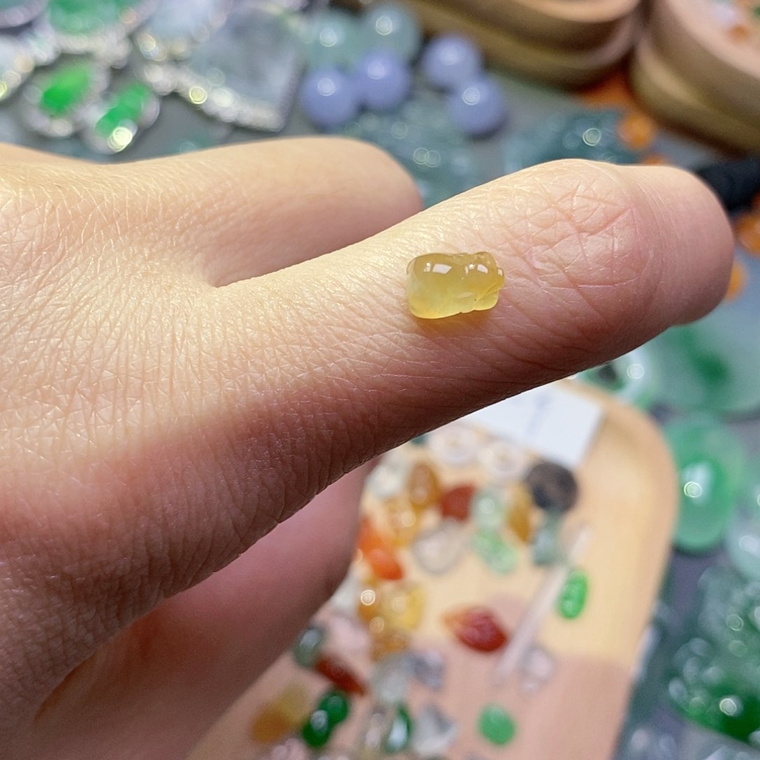 翡翠颈饰未镶嵌翡翠