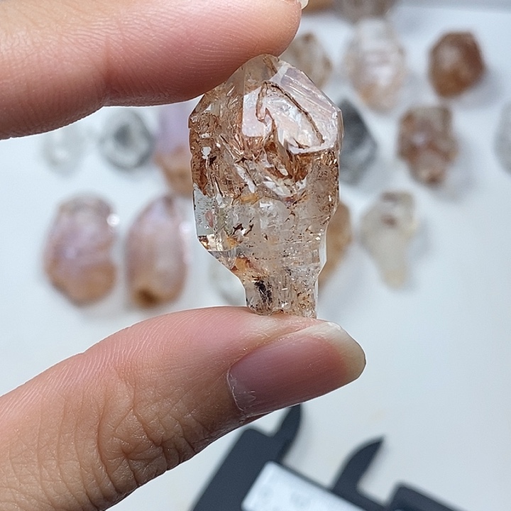 未镶嵌颈饰水晶红泥权杖玻璃体