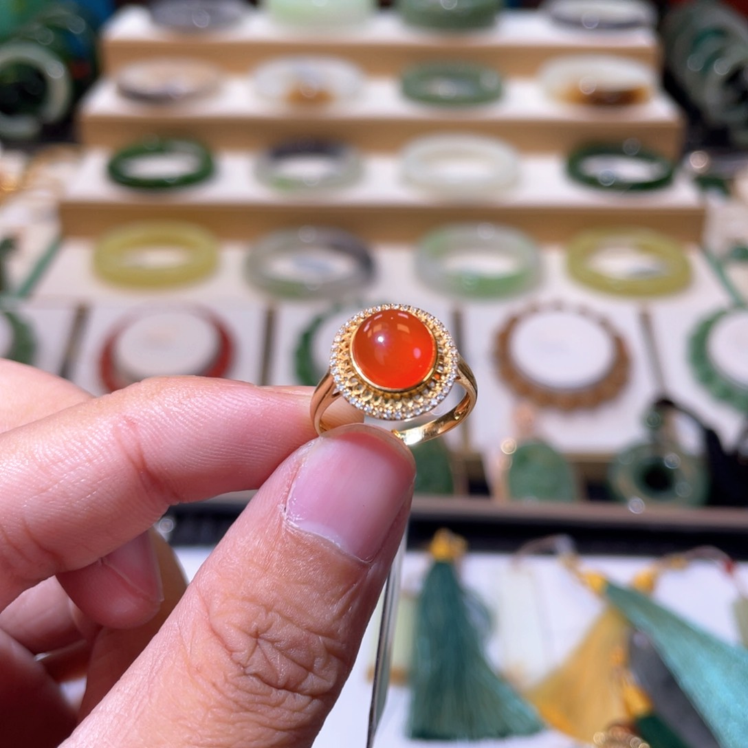 南红玛瑙收藏冰红戒指18K金镶嵌