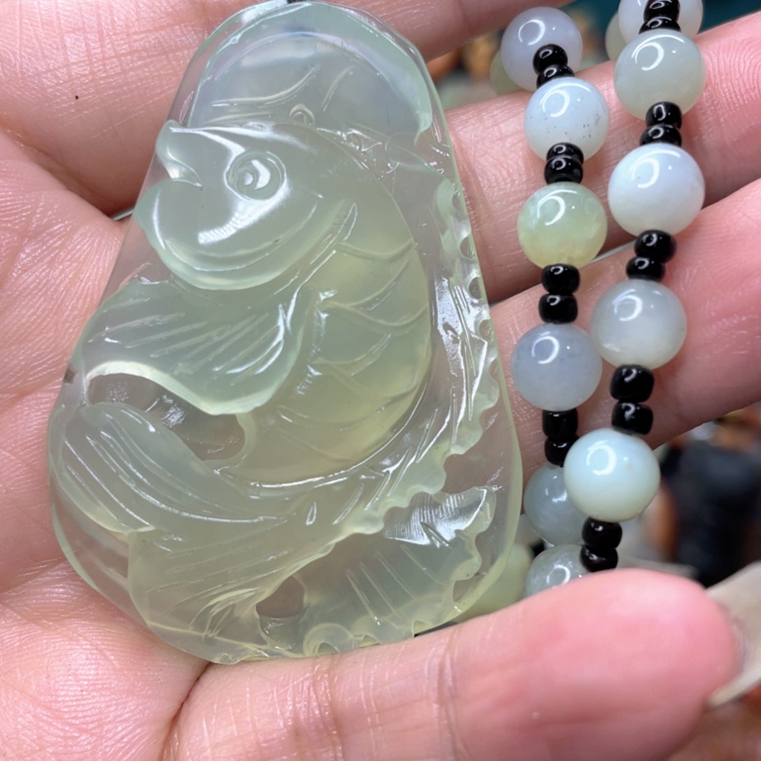 蛇纹石玉颈饰未镶嵌