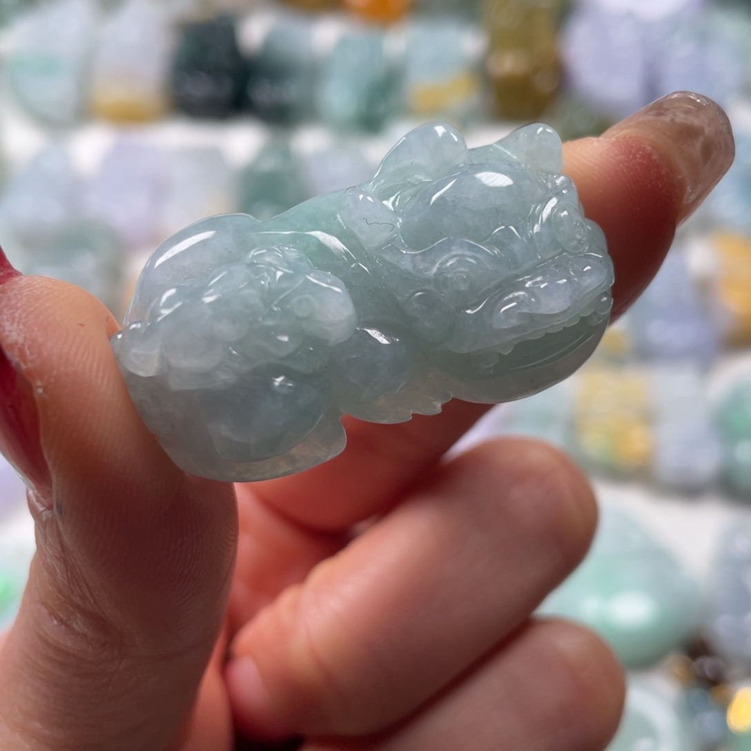 翡翠吊坠(赠链)未镶嵌