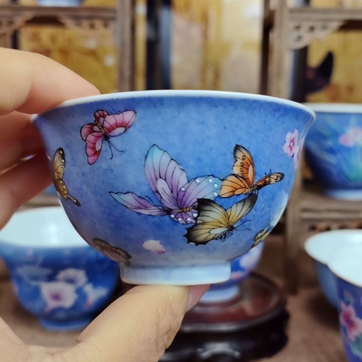 蝶恋花主人杯品茗