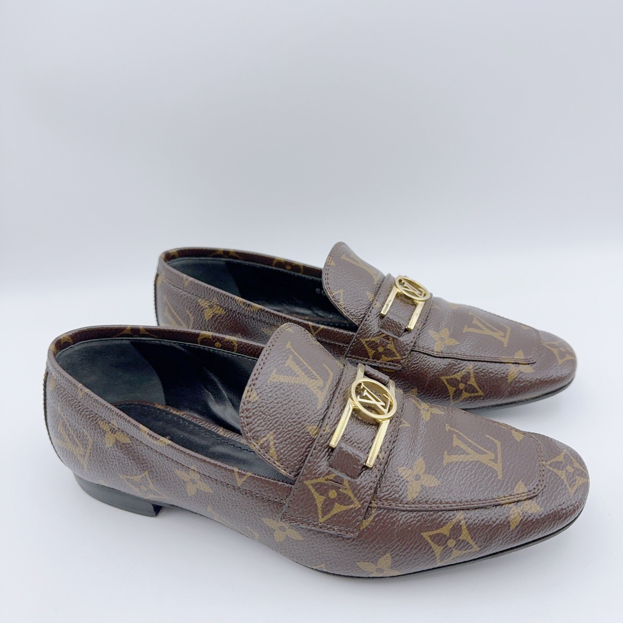 95新 LouisVuitton/路易威登 36码/棕老花满印达芙妮乐福鞋/02097