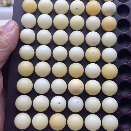 白玉菩提吊坠14奶黄圆珠60颗