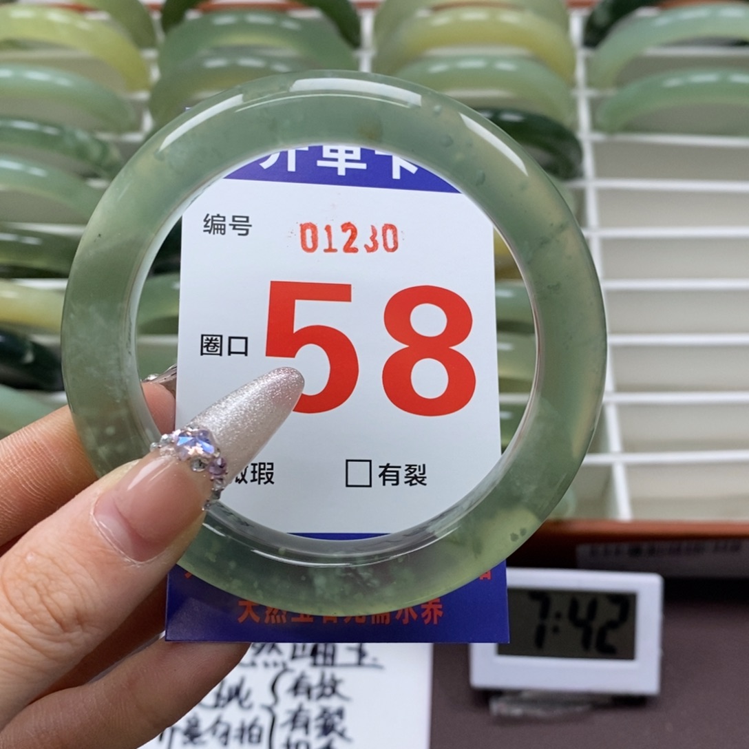 蛇纹石玉手镯未镶嵌